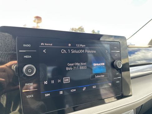 Certified 2025 Volkswagen Taos SEL w/ Black Wheel Plus Package image 19