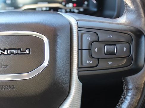 Used 2022 GMC Yukon XL Denali w/ Denali Premium Package image 27