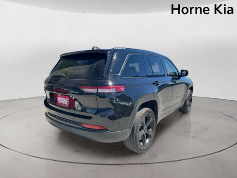 Used 2023 Jeep Grand Cherokee Altitude AWD/4WD image 4