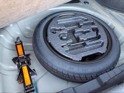 Used 2024 Nissan Sentra SV w/ SV Premium Package image 36