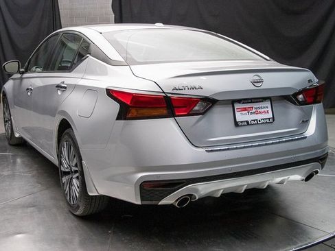 Used 2023 Nissan Altima 2.5 SV w/ SV Premium Package image 10