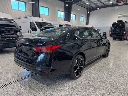 Used 2025 Nissan Altima 2.5 SR AWD/4WD image 15
