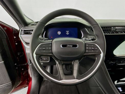 Used 2025 Jeep Grand Cherokee Limited w/ Trailer Tow Package image 12