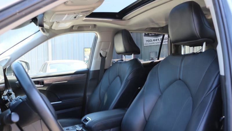 Used 2021 Toyota Highlander Limited AWD/4WD image 9