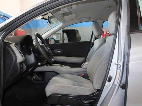 Used 2022 Honda HR-V LX image 11