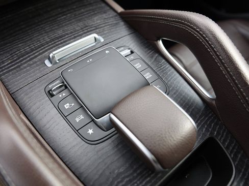 Used 2022 Mercedes-Benz GLE 350 4MATIC image 32