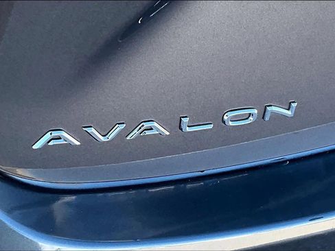 Used 2015 Toyota Avalon XLE Premium image 30