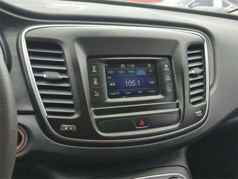 Used 2015 Chrysler 200 Limited image 25