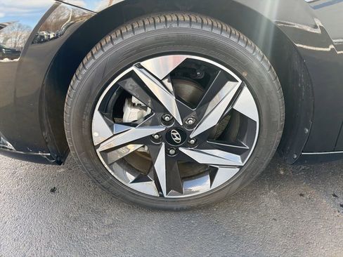 Used 2023 Hyundai Elantra Limited image 10
