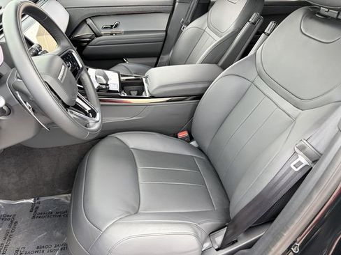 Used 2025 Land Rover Range Rover Sport SE image 5