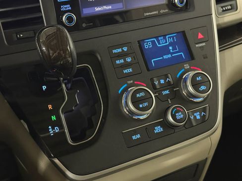 Used 2020 Toyota Sienna XLE FWD image 37