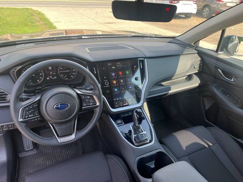 Used 2025 Subaru Outback Premium AWD/4WD image 13