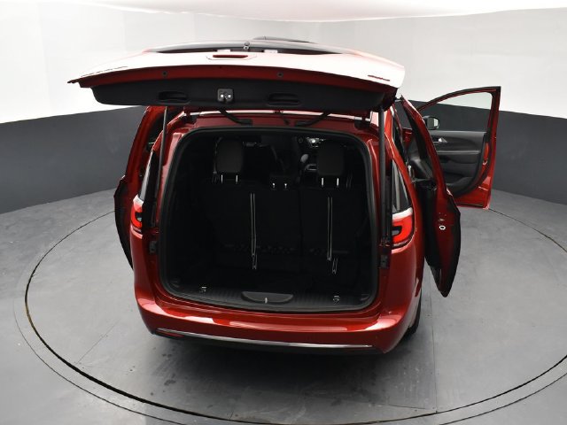 New 2026 Chrysler Pacifica Select AWD/4WD image 29