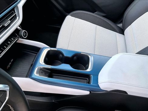 Used 2025 Chevrolet Equinox EV LT image 19