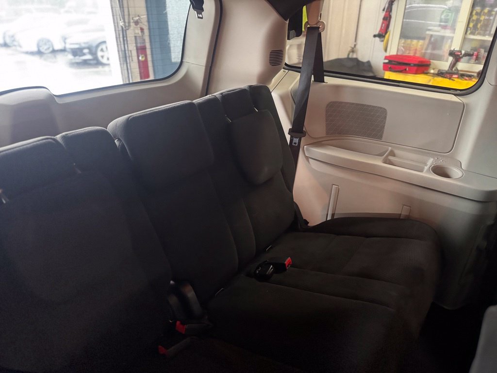 Used 2015 Dodge Grand Caravan SE FWD image 27