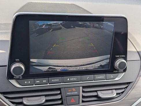 Used 2024 Nissan Altima 2.5 SV FWD image 16