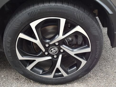 Used 2019 Toyota C-HR XLE FWD image 41