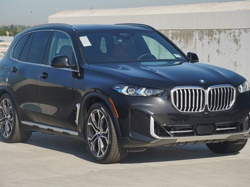 Used 2026 BMW X5 xDrive50e w/ Premium Package AWD/4WD image 3