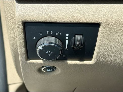 Used 2021 Jeep Grand Cherokee Laredo RWD image 8