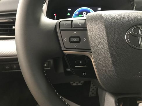 Used 2025 Toyota Camry SE AWD/4WD image 17