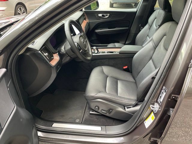 Certified 2023 Volvo XC60 B5 Plus AWD/4WD image 10