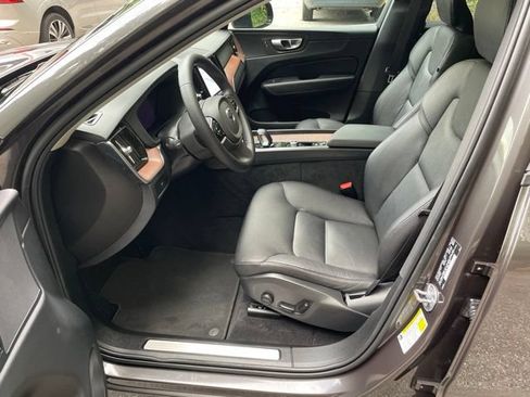 Used 2023 Volvo XC60 B5 Plus AWD/4WD image 10