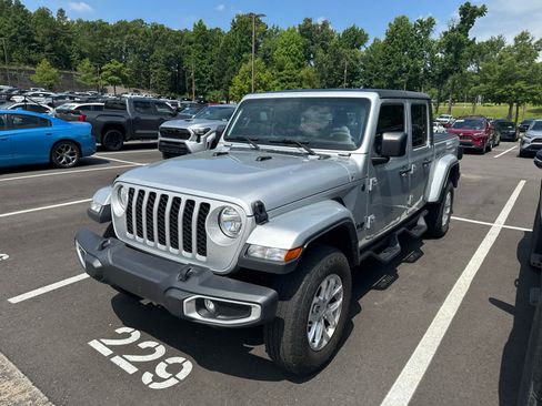 Used 2023 Jeep Gladiator Sport AWD/4WD image 2