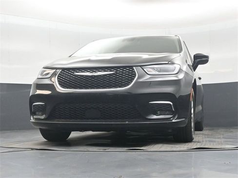 Used 2024 Chrysler Pacifica Touring-L image 43