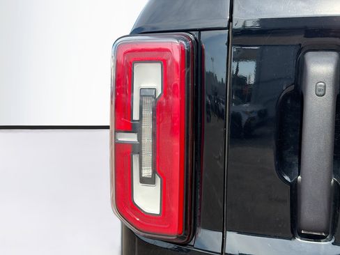 Used 2022 Ford Bronco Badlands image 10