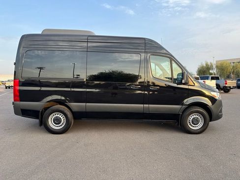 Used 2025 Mercedes-Benz Sprinter 2500 image 9