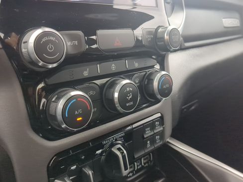 Used 2022 RAM 1500 Big Horn AWD/4WD image 18