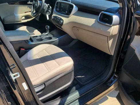 Used 2018 Kia Sorento FWD image 5
