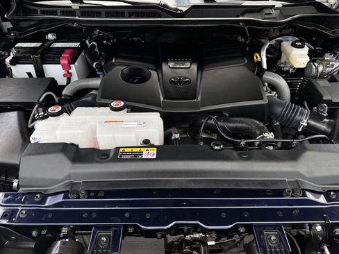Used 2025 Toyota Tundra Limited AWD/4WD image 32