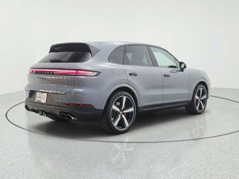 Used 2024 Porsche Cayenne S AWD/4WD image 5
