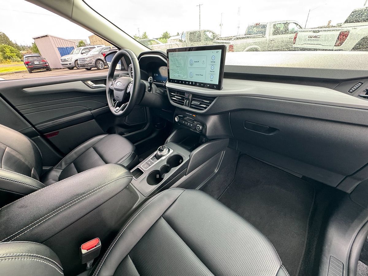 Used 2025 Ford Escape Platinum AWD/4WD image 28