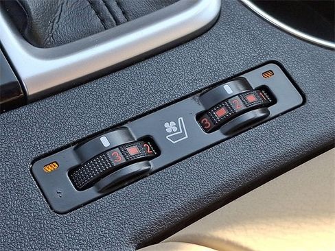 Used 2014 Toyota Highlander Limited image 25