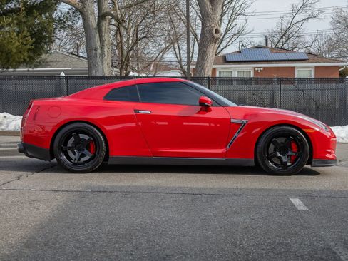 Used 2010 Nissan GT-R Premium image 19