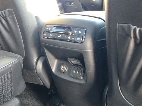 Used 2024 Hyundai Palisade Calligraphy image 10