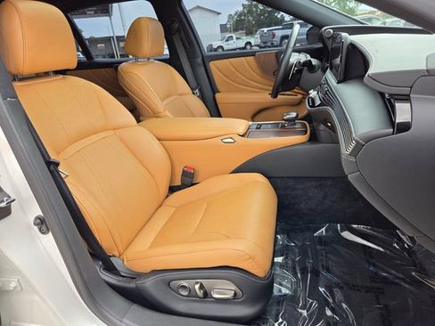 Used 2022 Lexus LS 500 w/ Accessory Package (Z1) RWD image 14