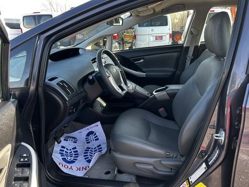 Used 2014 Toyota Prius Two image 12