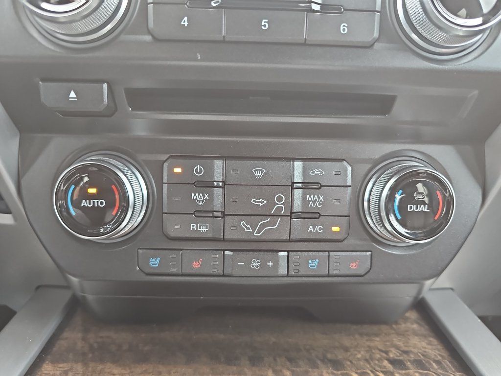 Used 2017 Ford F250 Platinum w/ Platinum Ultimate Package AWD/4WD image 22