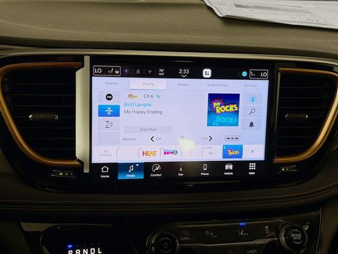 New 2027 Chrysler Pacifica Pinnacle w/ Theater Group AWD/4WD image 15