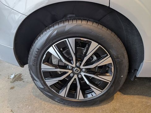 Used 2023 Volvo XC60 B5 Plus w/ Protection Package Premier image 8