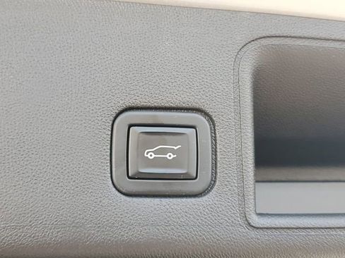 Certified 2022 GMC Terrain SLE w/ Driver Convenience Package FWD image 8
