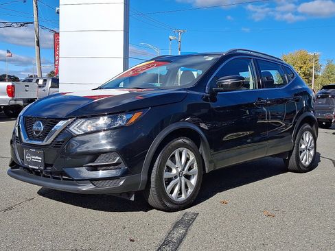 Used 2020 Nissan Rogue Sport SV image 3