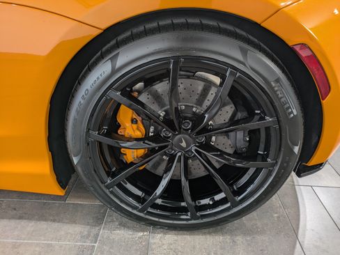 Used 2025 McLaren Artura RWD image 6