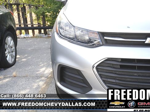 Used 2019 Chevrolet Trax LS w/ Tint and Cruise Package FWD image 9