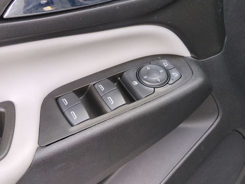 Used 2023 Chevrolet Equinox LS AWD/4WD image 15