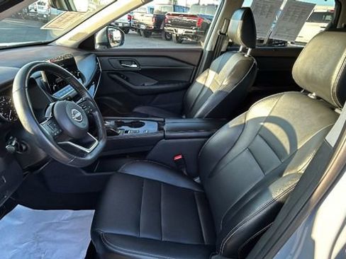 Used 2023 Nissan Rogue SL w/ SL Premium Package image 17