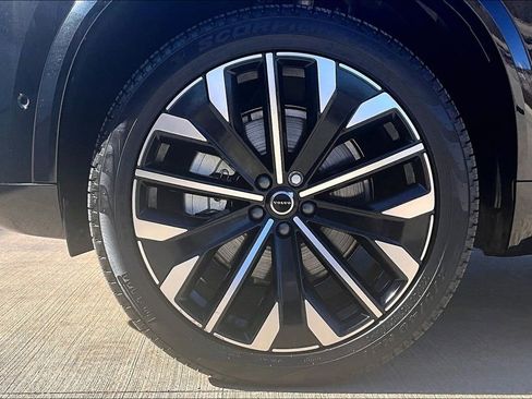 Used 2025 Volvo XC90 B6 Plus image 12